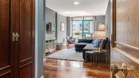 Sala d'estar de Apartament de lloguer en Santiago de Compostela  amb Aire condicionat, Calefacció i Jardí privat
