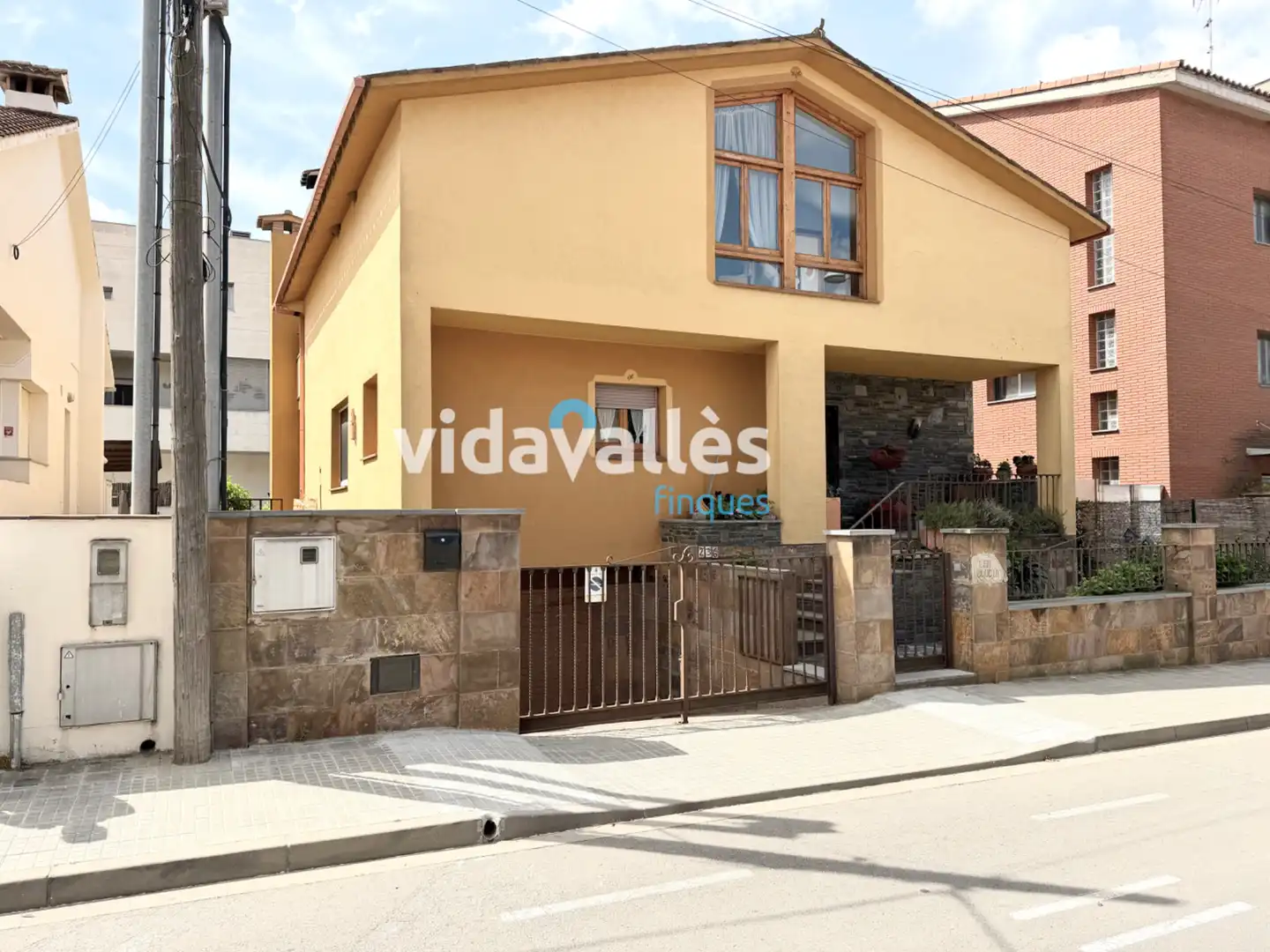Vista exterior de Casa o xalet en venda en Cardedeu amb Calefacció, Jardí privat i Parquet