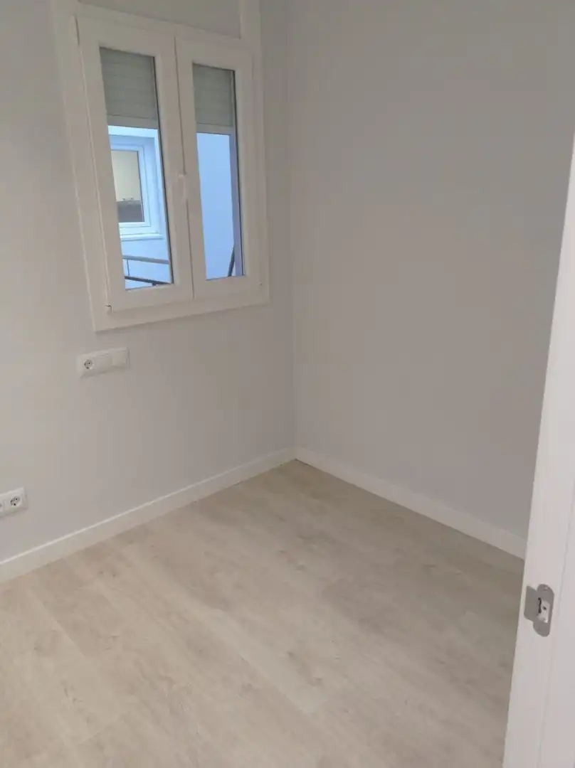 Dormitori de Apartament de lloguer en Girona amb Aire condicionat, Calefacció i Parquet