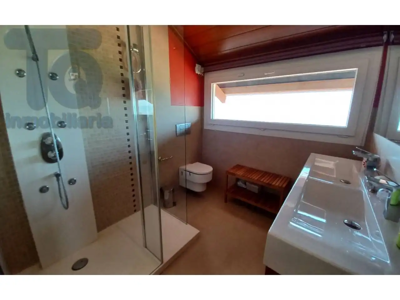 Badezimmer von Haus oder Chalet zum Verkauf in Nívar mit Klimaanlage, Heizung und Privatgarten