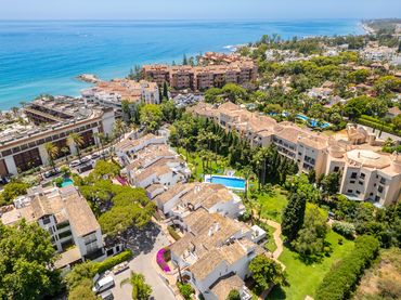 Penthouse with pool for sale in Nueva Andalucía