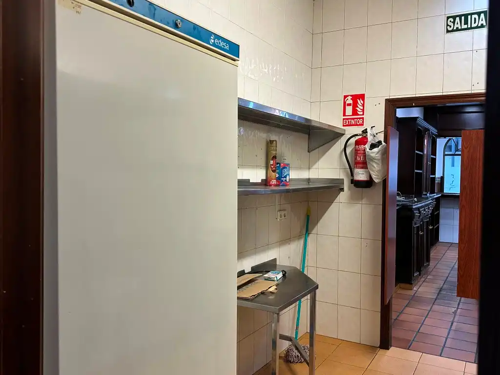 Cocina de Local de alquiler en Gijón  con Amueblado