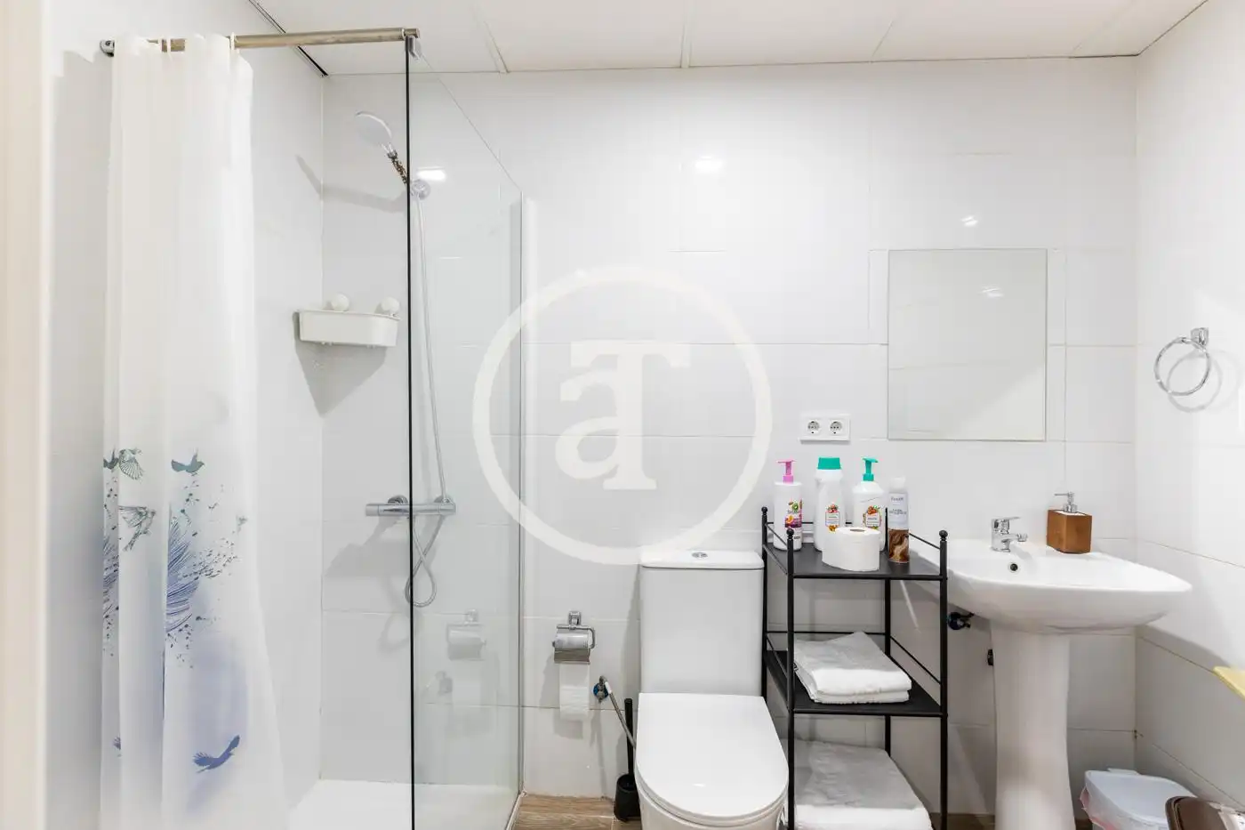 Baño de Estudio de alquiler en Madrid con Aire acondicionado, Calefacción y Amueblado