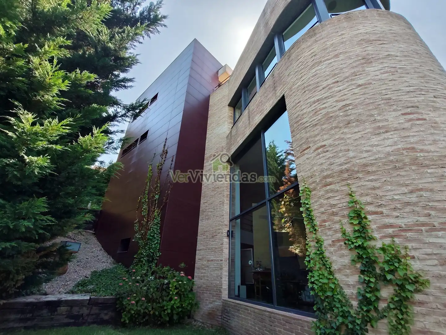 Vista exterior de Casa o xalet en venda en Sant Cugat del Vallès amb Aire condicionat, Calefacció i Jardí privat