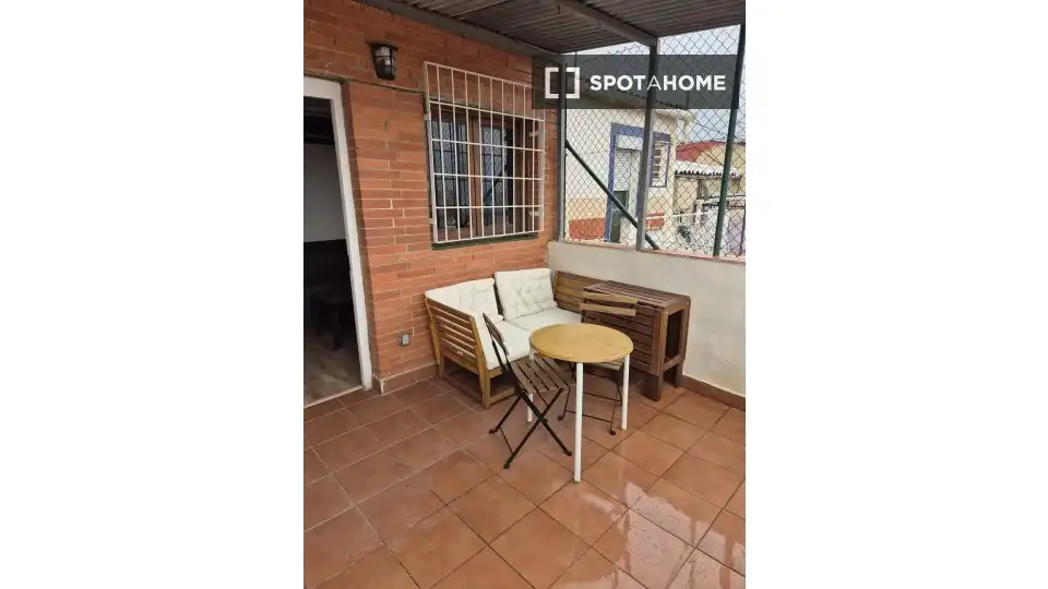 Piso con terraza en alquiler en Les Oliveres