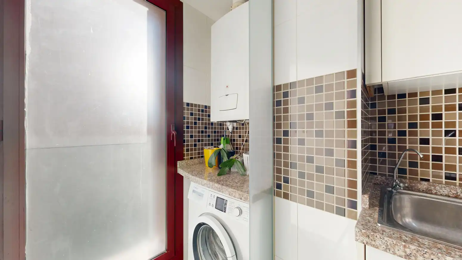 Bathroom of Flat for rent in Mislata  with Air Conditioner, Parquet flooring and Storage room