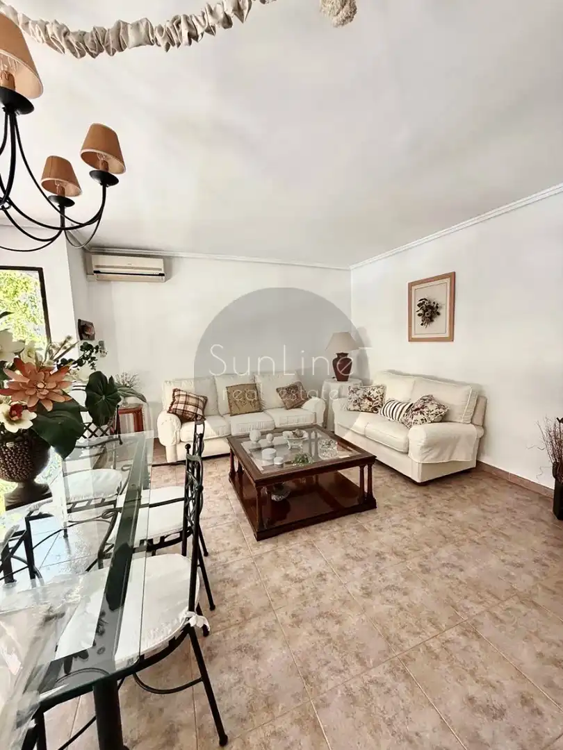 Sala d'estar de Pis de lloguer en Valencia amb Aire condicionat, Terrassa i Moblat