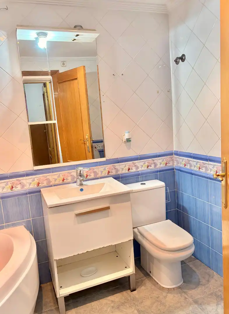Badezimmer von Wohnungen zum Verkauf in Alcantarilla mit Klimaanlage, Abstellraum und Möbliert