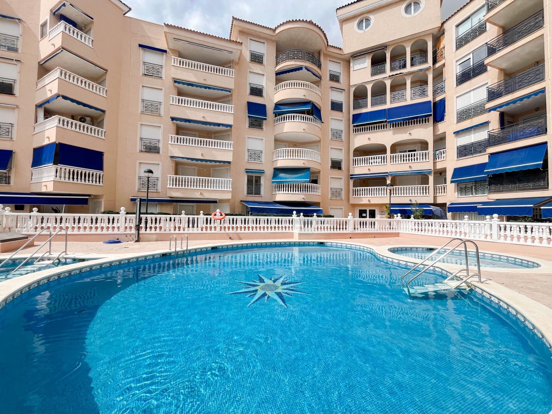 Piscina de Apartament en venda en Santa Pola amb Aire condicionat, Jardí privat i Terrassa