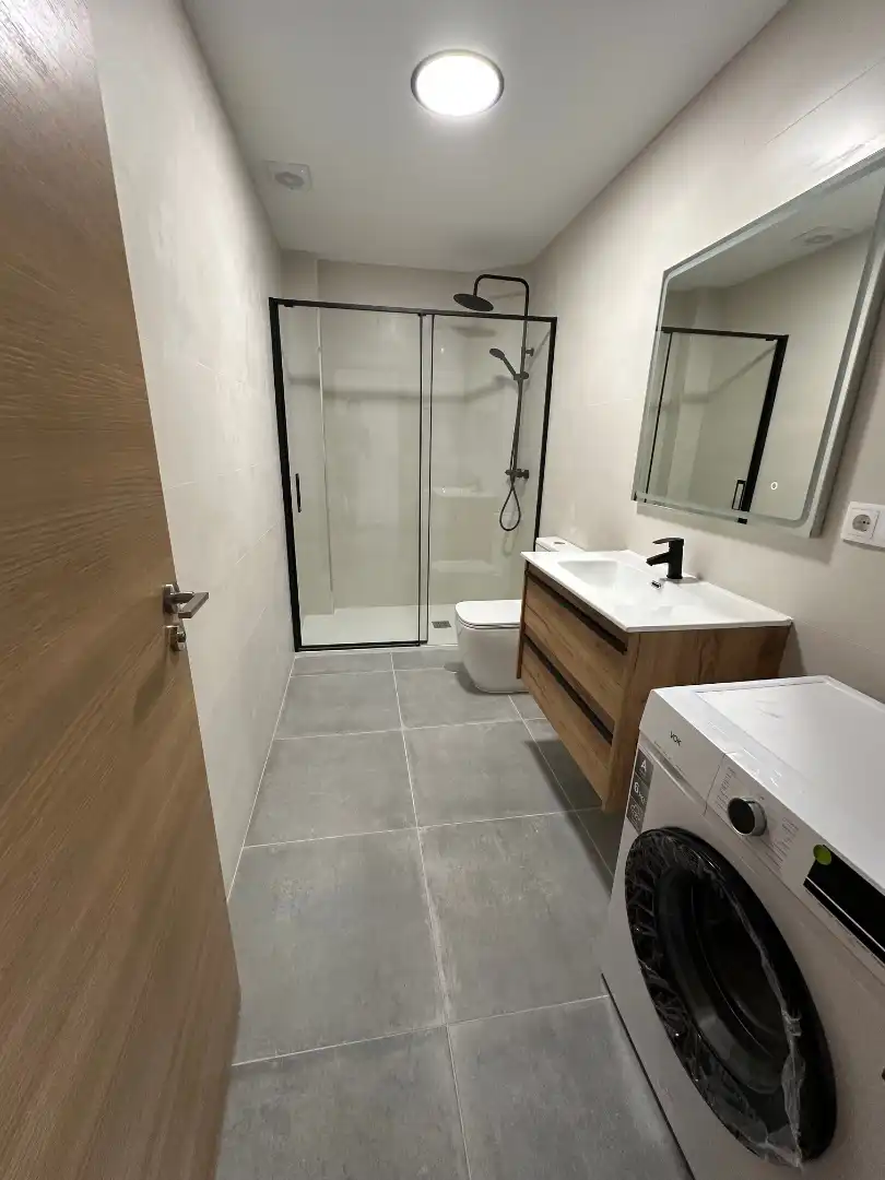 Baño de Piso de alquiler en Ourense Capital  con Parquet, Trastero y Horno