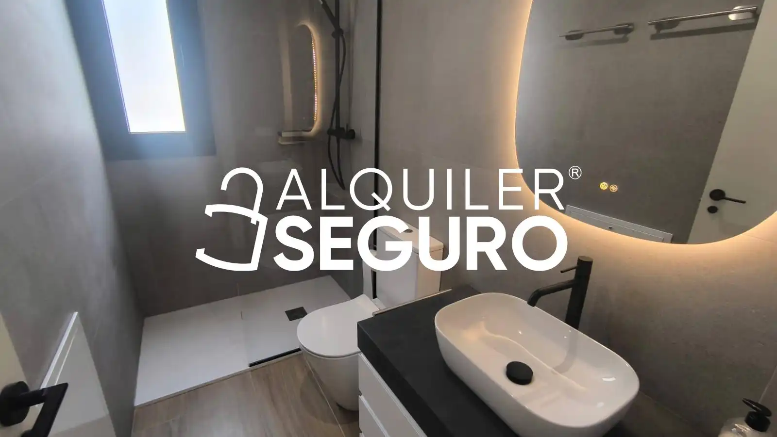 Bany de Àtic de lloguer en Sevilla amb Aire condicionat, Calefacció i Piscina