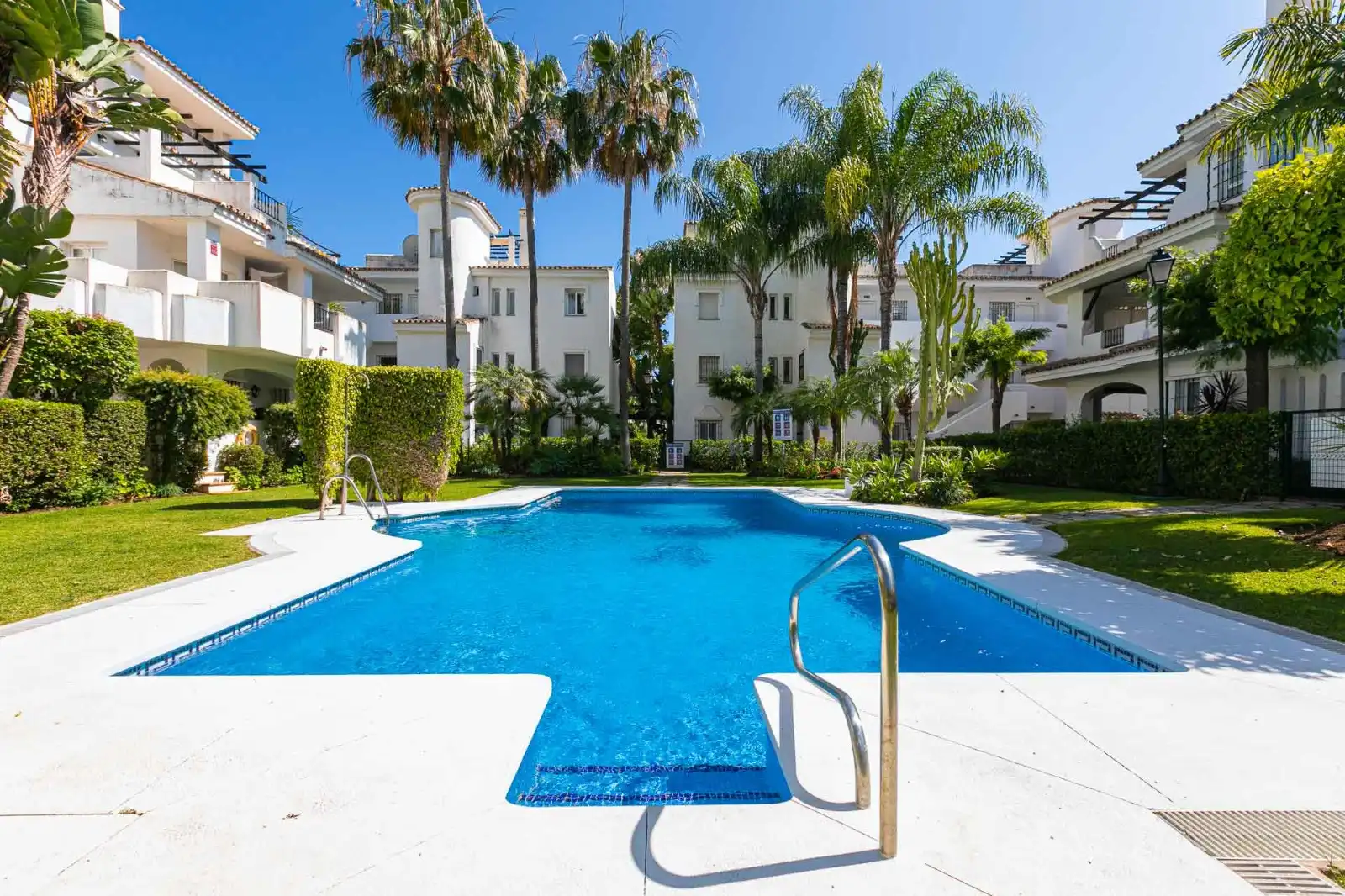 Vista exterior de Apartament de lloguer en Nueva Andalucía