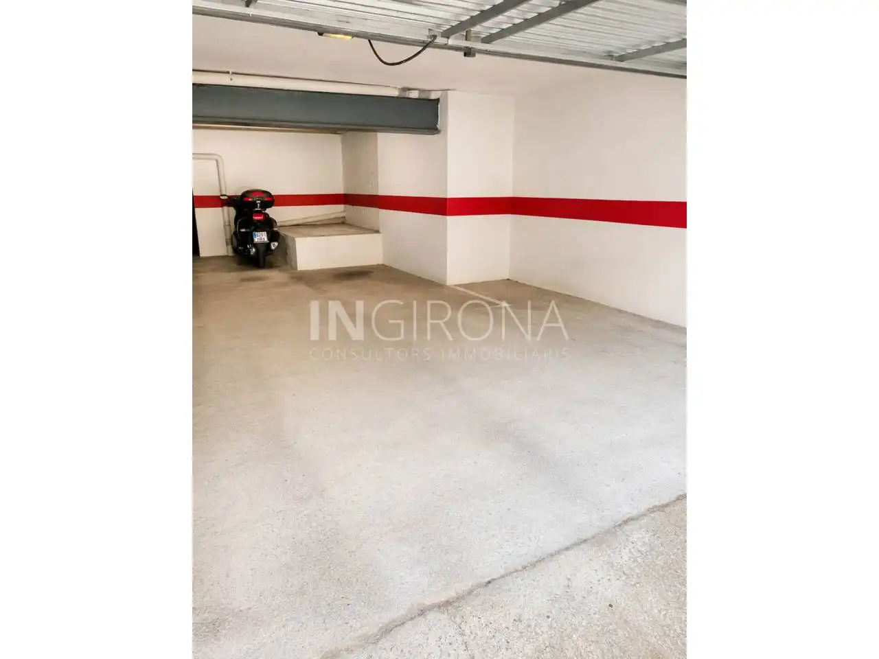 Parking de Piso en venta en Girona con Aire acondicionado, Calefacción y Jardín privado