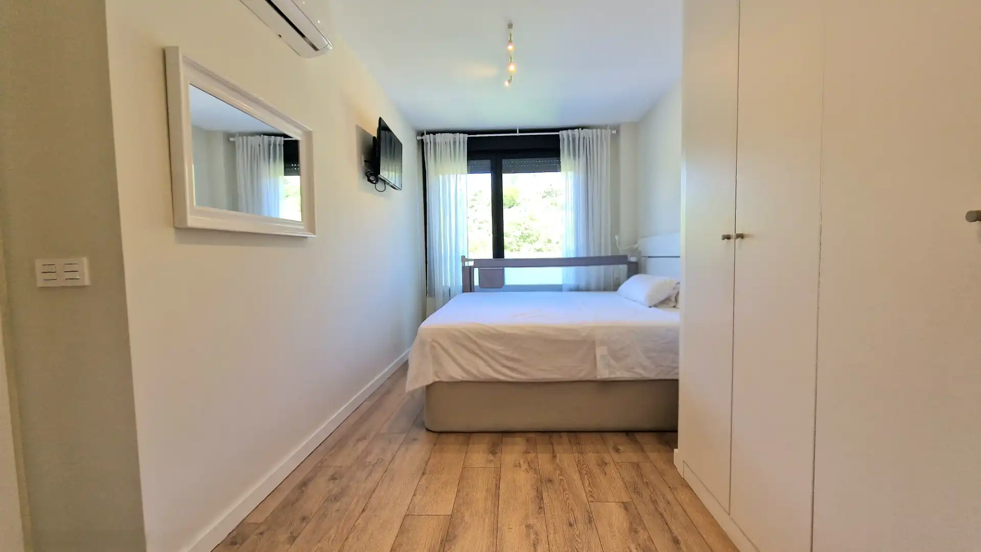 Schlafzimmer von Dachboden zum Verkauf in San Juan de Aznalfarache mit Klimaanlage, Abstellraum und Gemeinschaftspool