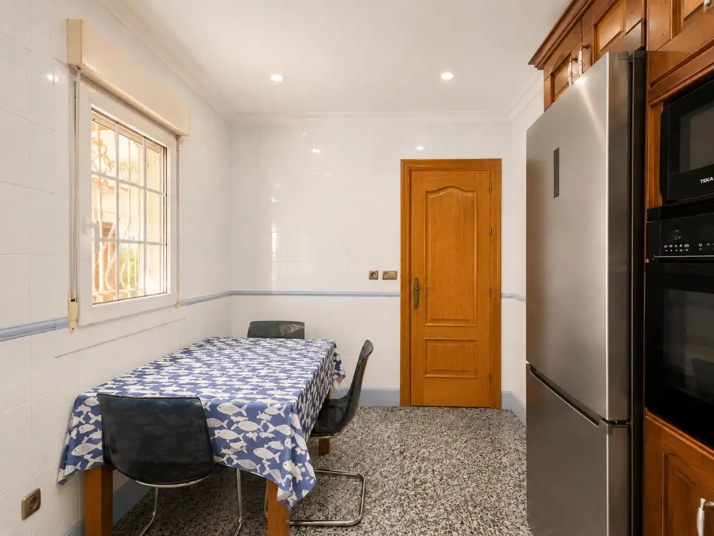 Cuina de Casa o xalet en venda en Roquetas de Mar amb Aire condicionat, Calefacció i Jardí privat