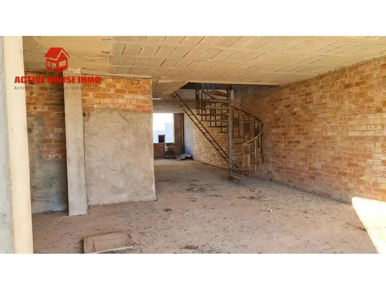 Casa adosada en venda en Santa Bàrbara amb Terrassa i Balcó