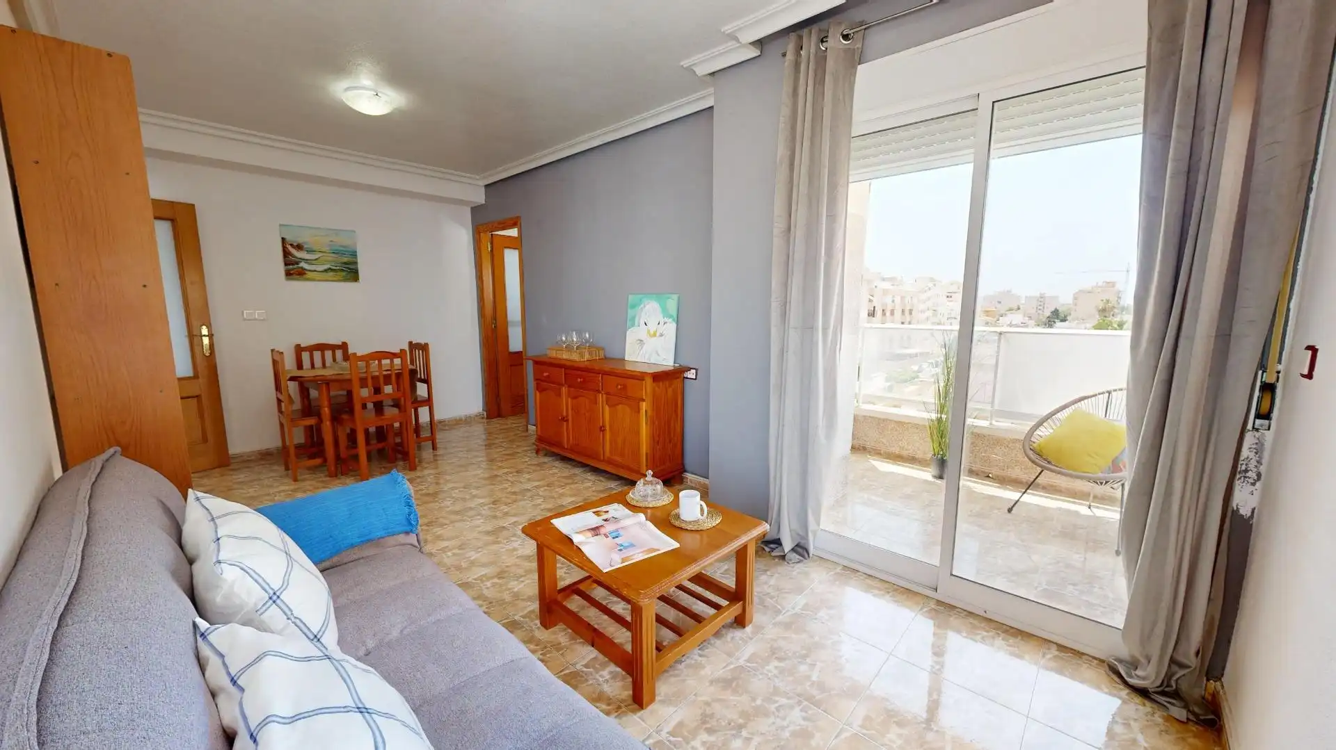 Sala de estar de Apartamento en venta en Torrevieja con Amueblado, Balcón y Piscina comunitaria