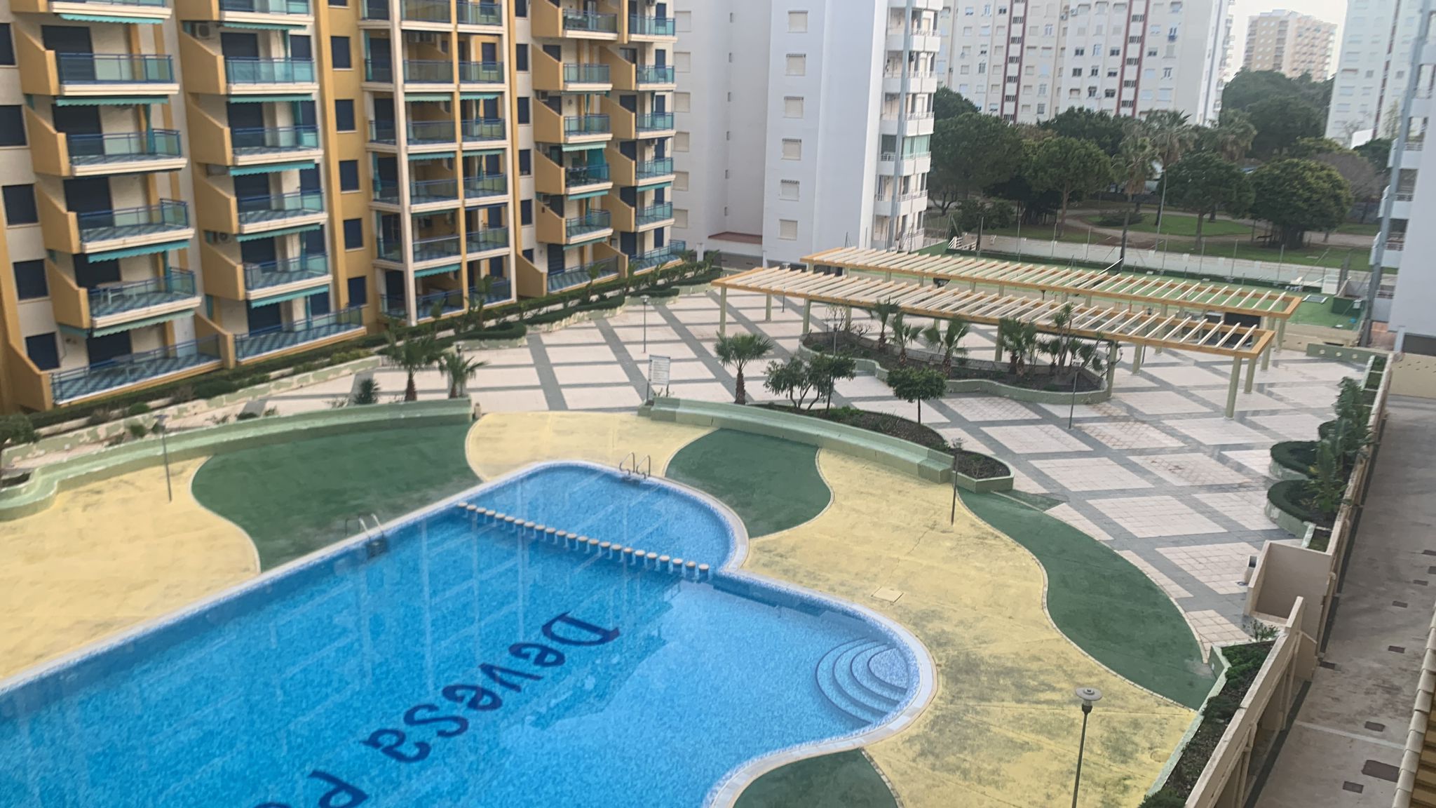 Piscina de Apartament en venda en Gandia amb Aire condicionat, Calefacció i Jardí privat