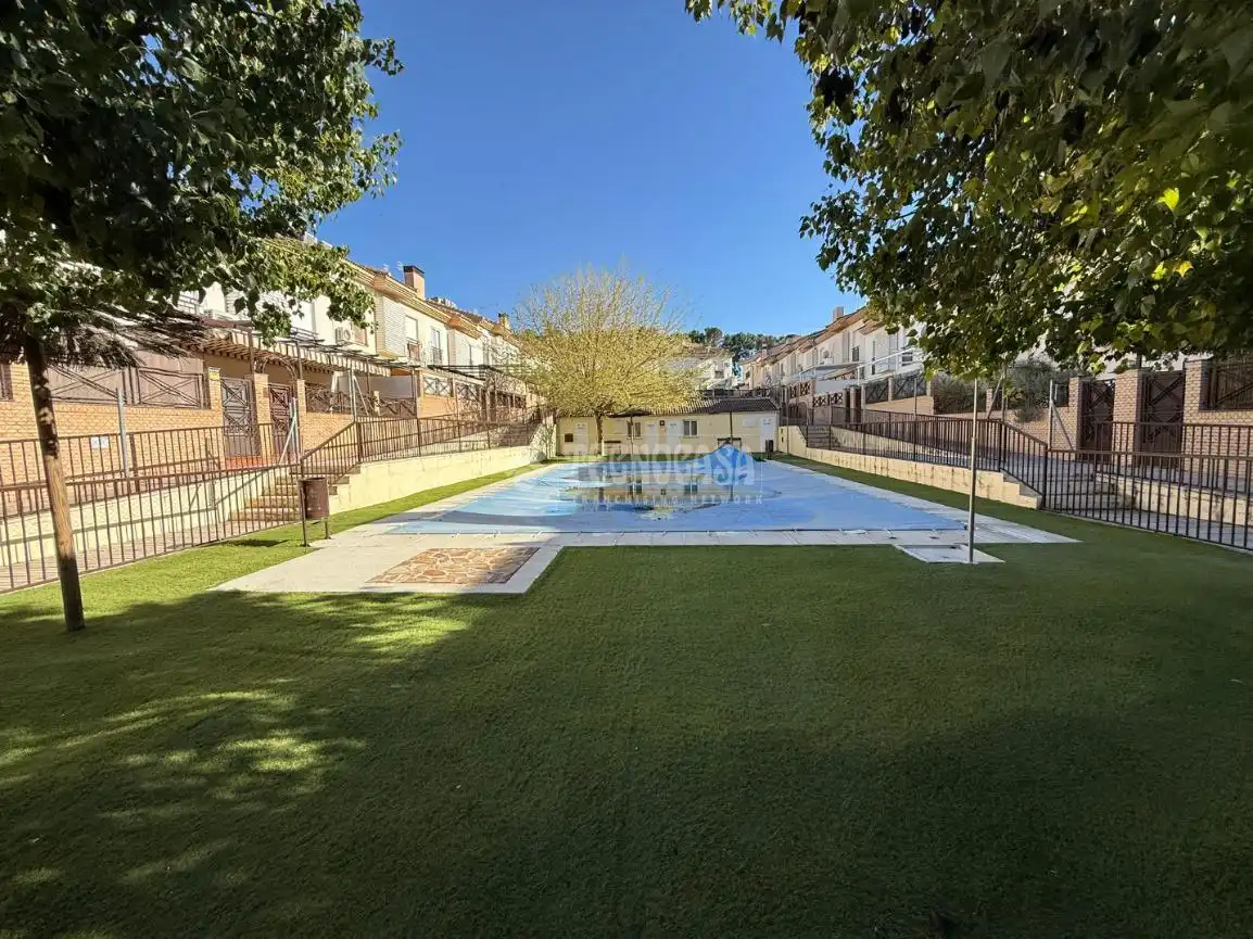 Piscina de Casa o chalet en venta en Martos con Aire acondicionado y Calefacción