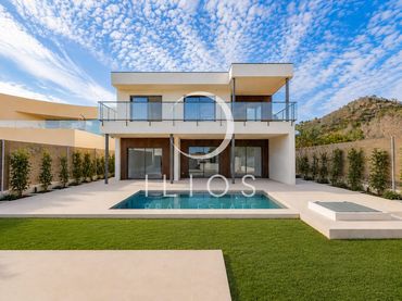 Detached house with balcony for sale in Alfinach - Los Monasterios