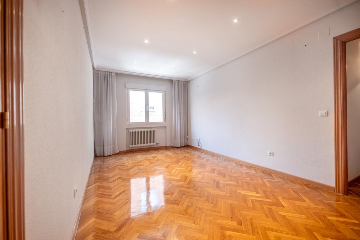 Bedroom of Flat for sale in Ávila Capital  with Heating, Parquet flooring and Terrace