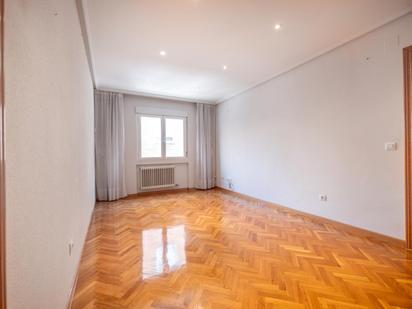 Dormitori de Pis en venda en Ávila Capital amb Calefacció, Parquet i Terrassa