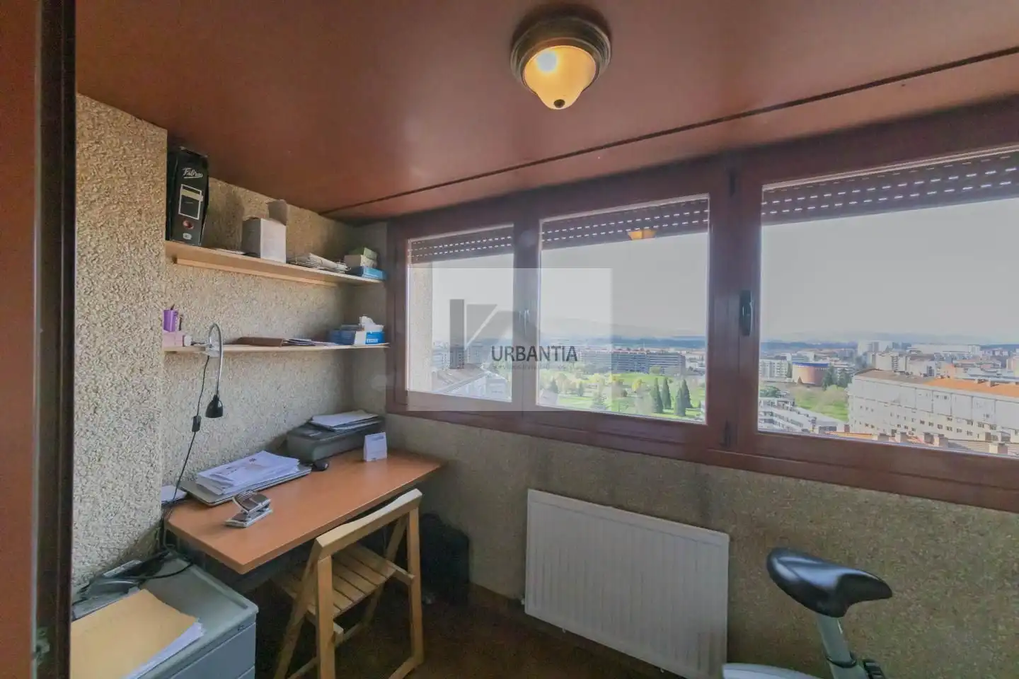Piso en venta en  Pamplona / Iruña con Calefacción, Parquet y Terraza