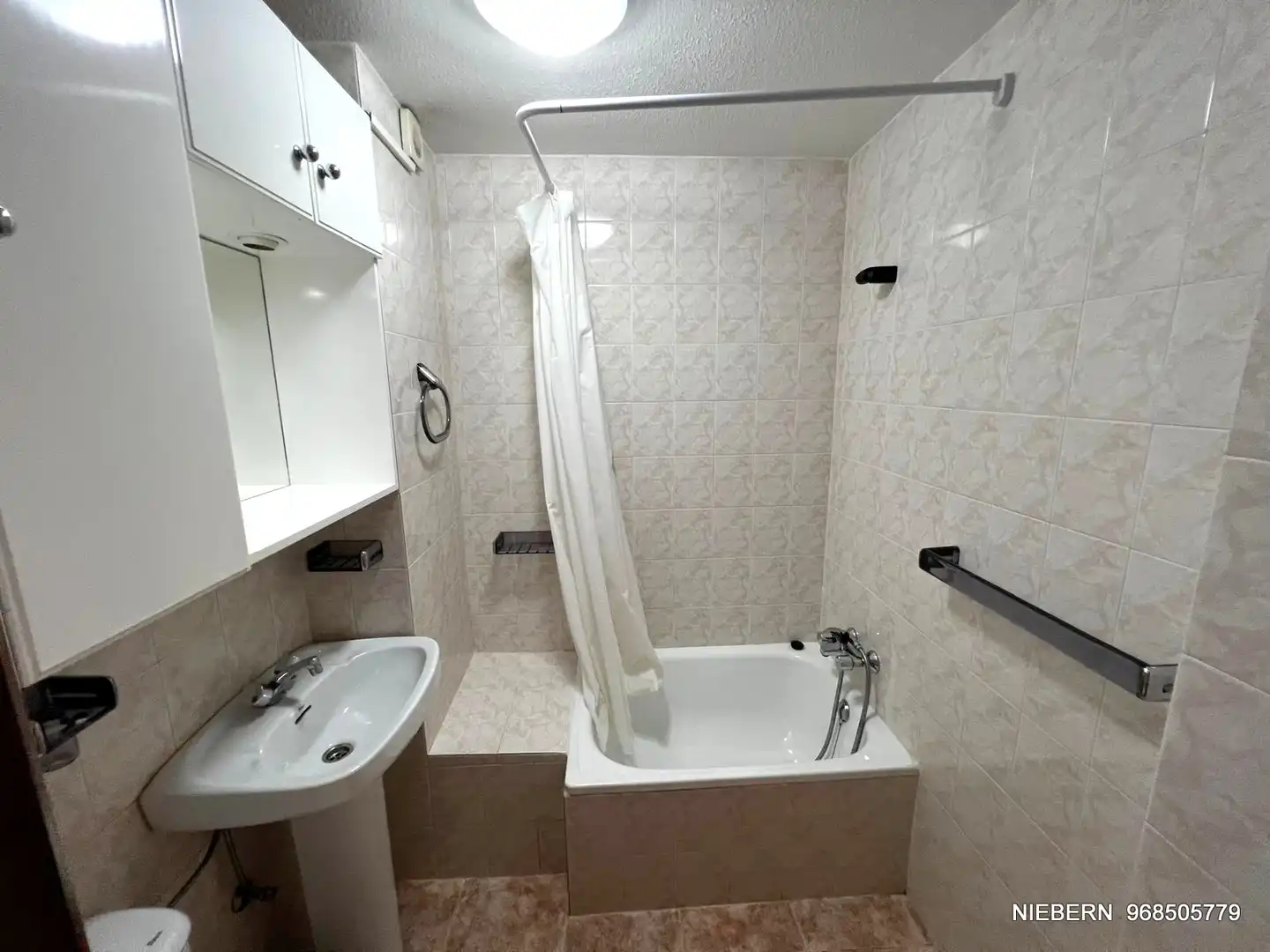 Appartamento con terrazza in affitto a Calle Doctor Luis Calandre 18, imagen 30