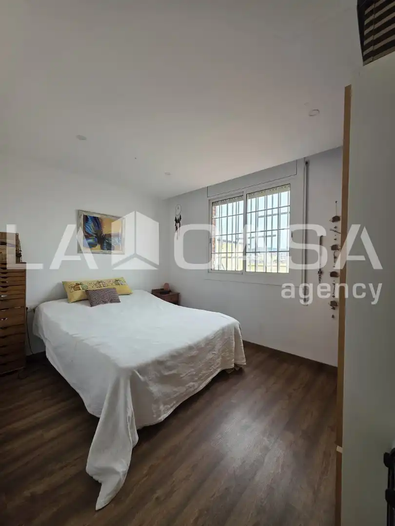 Schlafzimmer von Dachboden zum Verkauf in Barcelona mit Terrasse