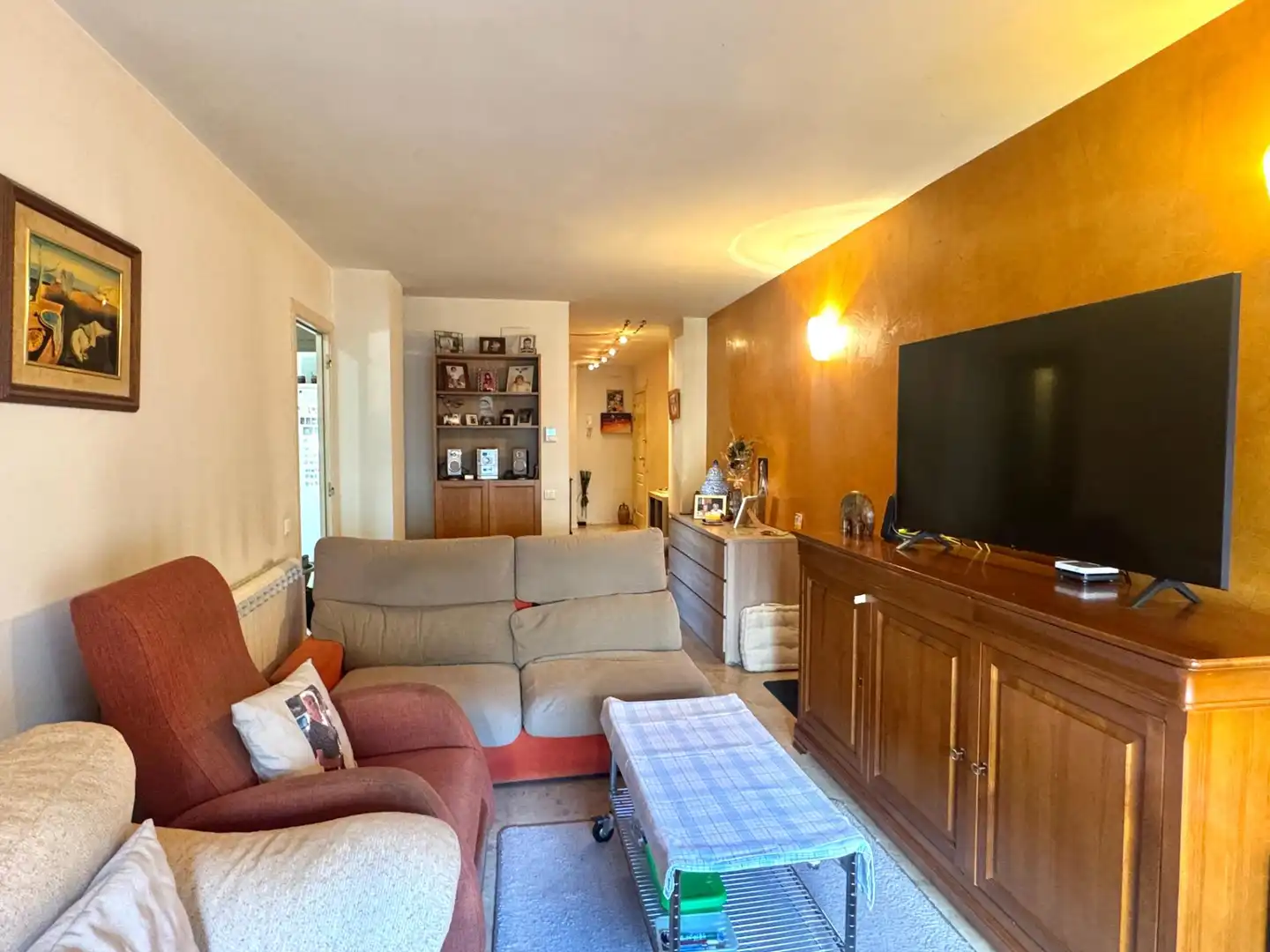 Living room of Flat for sale in Girona  with Air Conditioner, Heating and Storage room