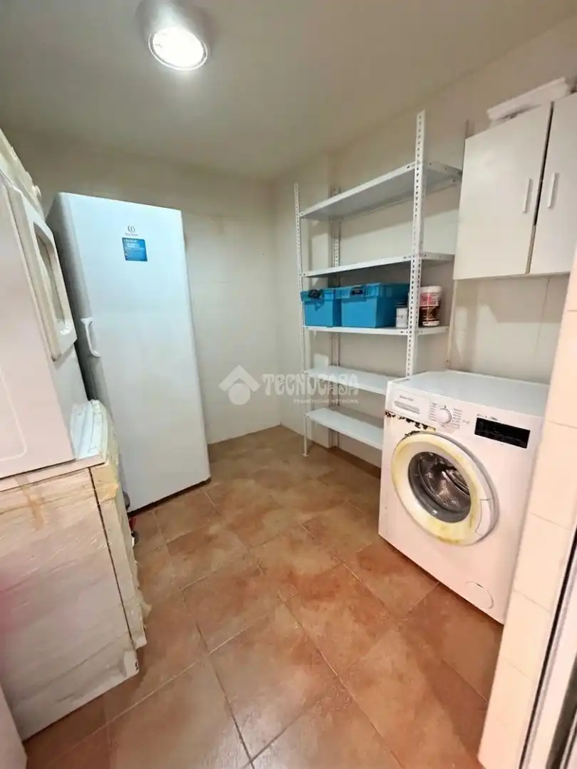 Kitchen of Flat for sale in Zona de la Vega