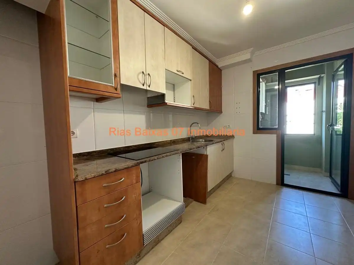 Cocina de Piso en venta en Vigo  con Calefacción y Balcón