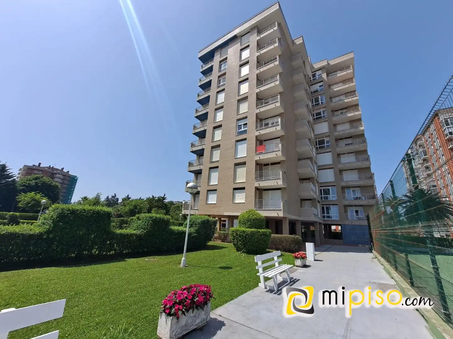 Exterior view of Flat for rent in Laredo  with Terrace and Furnished