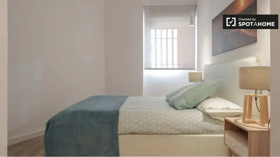 Bedroom of Flat for rent in Madrid  with Air Conditioner, Heating and Furnished