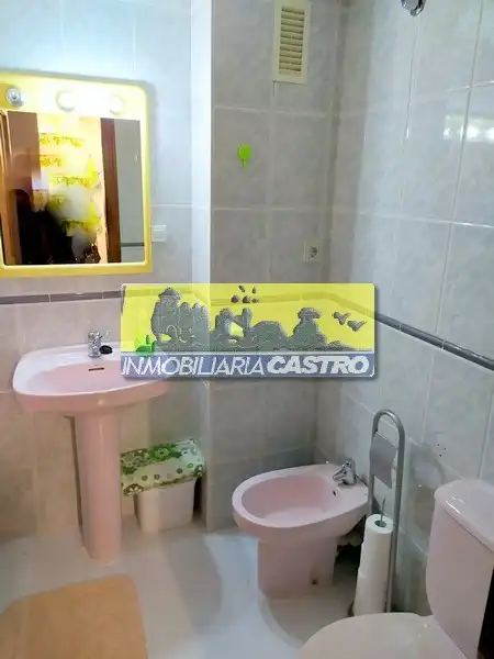Badezimmer von Wohnung zur Miete in Castro-Urdiales mit Heizung, Möbliert und Balkon