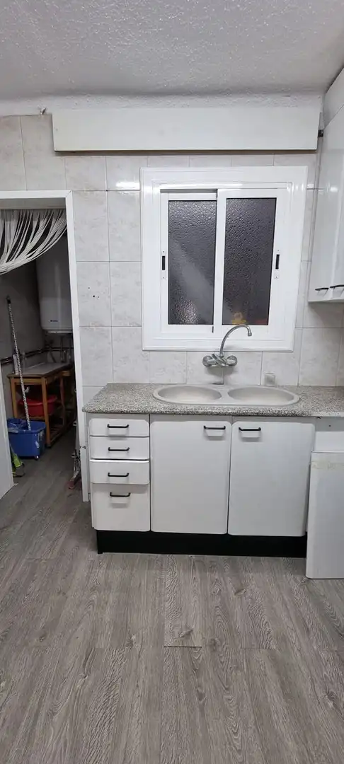 Cocina de Piso para compartir en Barcelona con Calefacción y Lavadora
