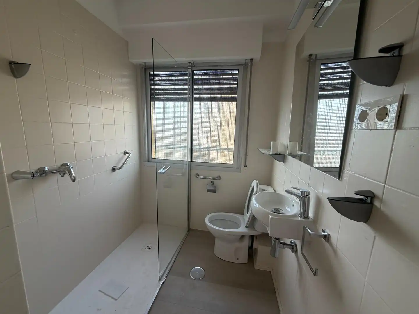 Baño de Piso de alquiler en Sevilla con Aire acondicionado