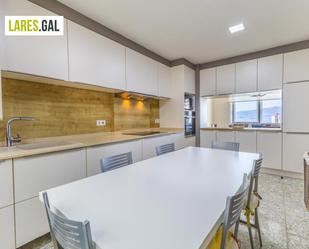 Cuina de Pis en venda en Vigo  amb Calefacció, Terrassa i Moblat