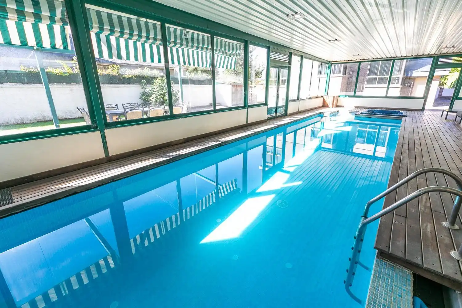 Piscina de Casa o xalet en venda en Jaca amb Calefacció, Jardí privat i Terrassa