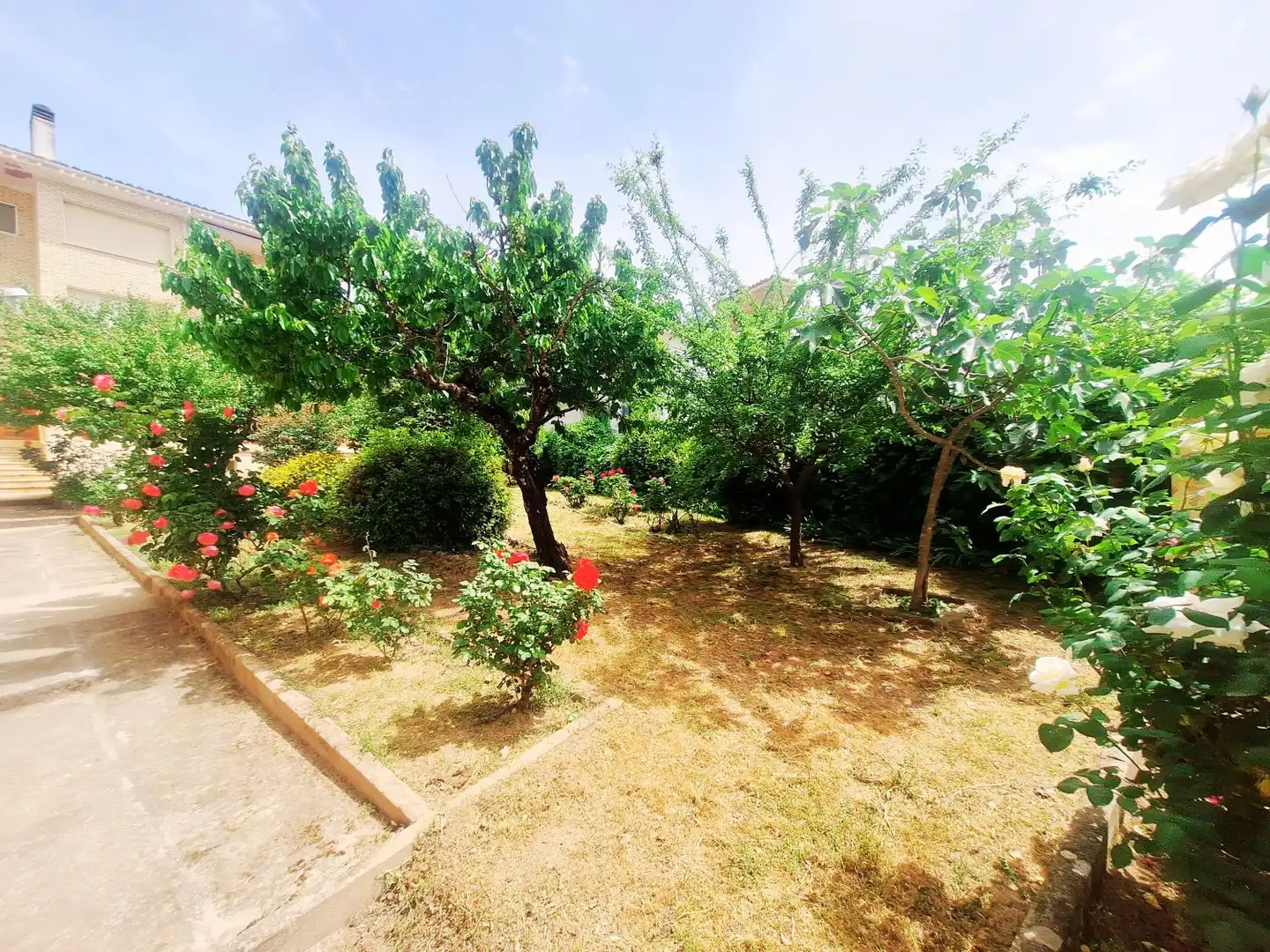 Jardín de Piso en venta en La Adrada  con Calefacción, Terraza y Trastero