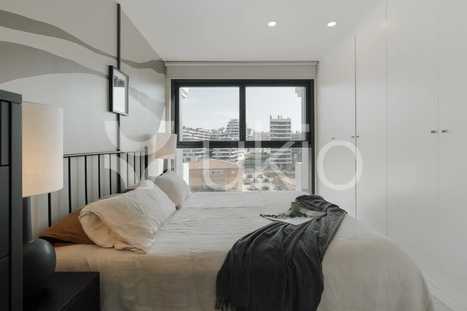 Dormitori de Apartament de lloguer en Madrid amb Aire condicionat, Calefacció i Moblat