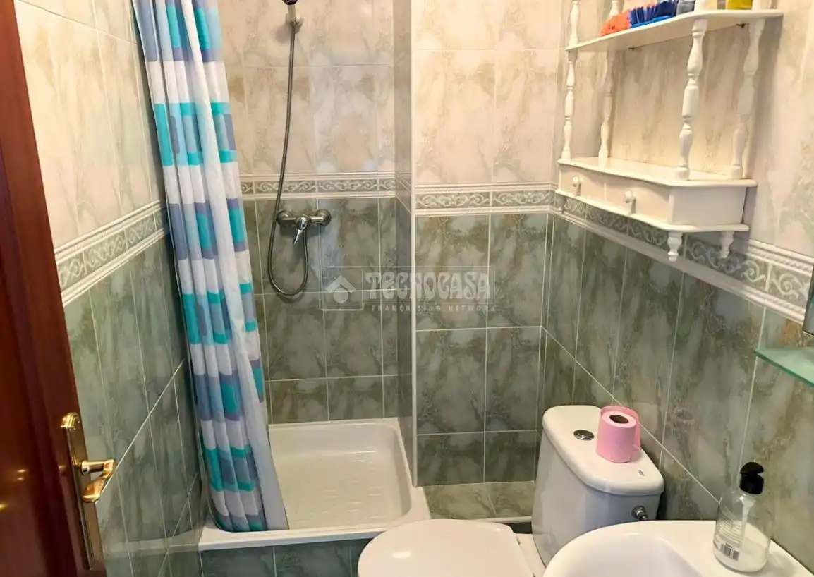 Baño de Piso en venta en Torrox con Terraza y Balcón