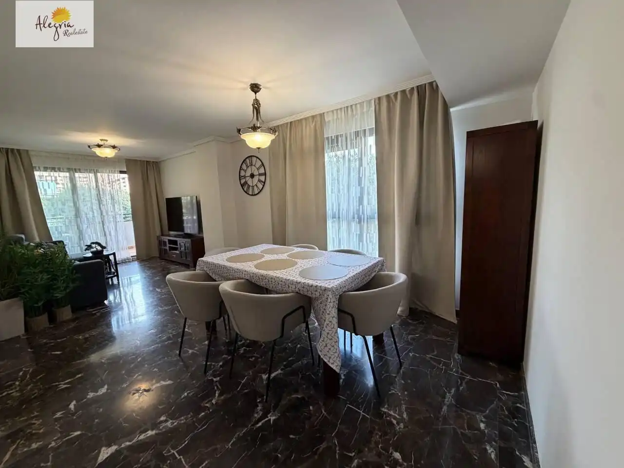 Menjador de Apartament de lloguer en Valencia amb Aire condicionat, Calefacció i Jardí privat