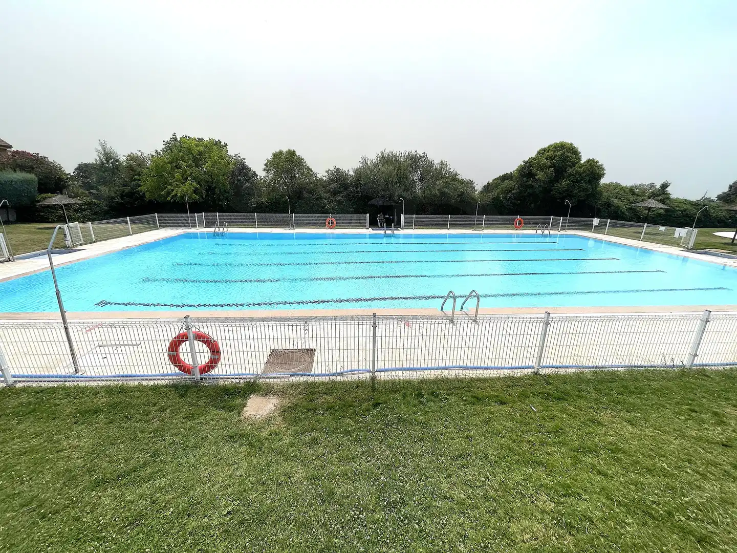 Piscina de Casa adosada en venda en Las Rozas de Madrid amb Calefacció