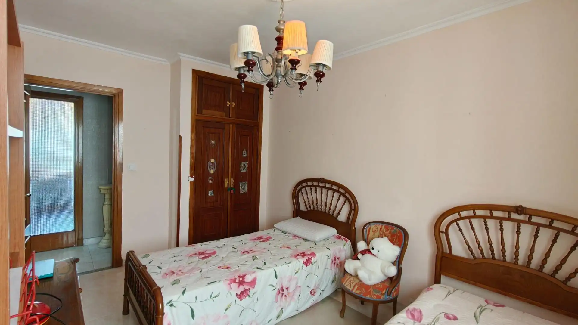 Habitación de Piso en venta en Oviedo  con Calefacción y Amueblado