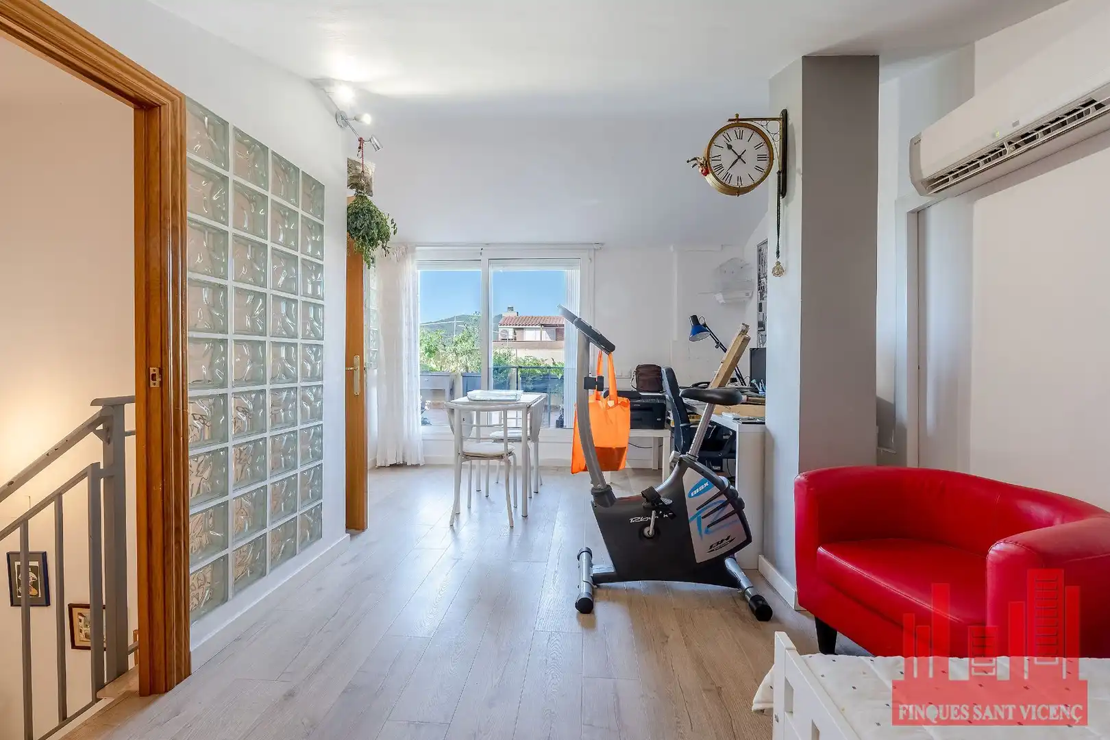 Sala d'estar de Pis en venda en Sant Vicenç Dels Horts amb Aire condicionat, Calefacció i Terrassa