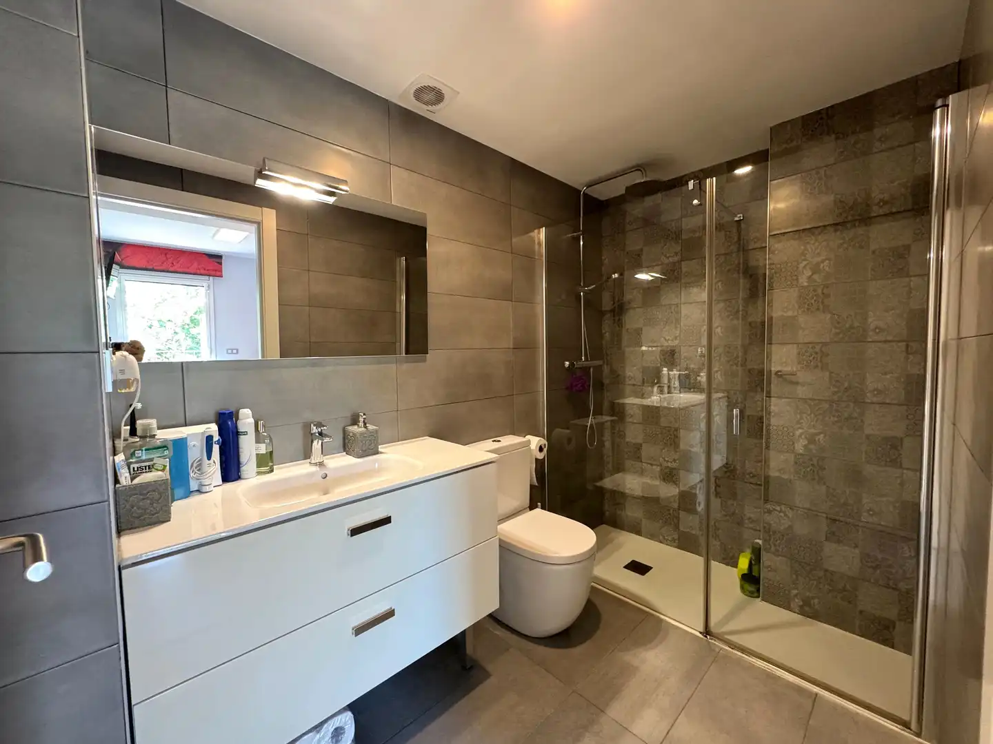 Badezimmer von Wohnung zum Verkauf in Barcelona mit Balkon