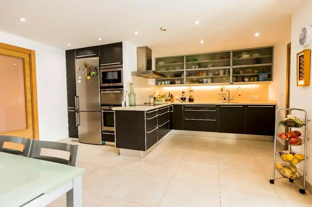 Cuina de Apartament en venda en Eivissa amb Aire condicionat, Calefacció i Jardí privat
