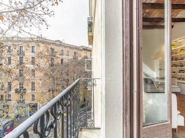 Appartamento con balcone in vendita a Eixample