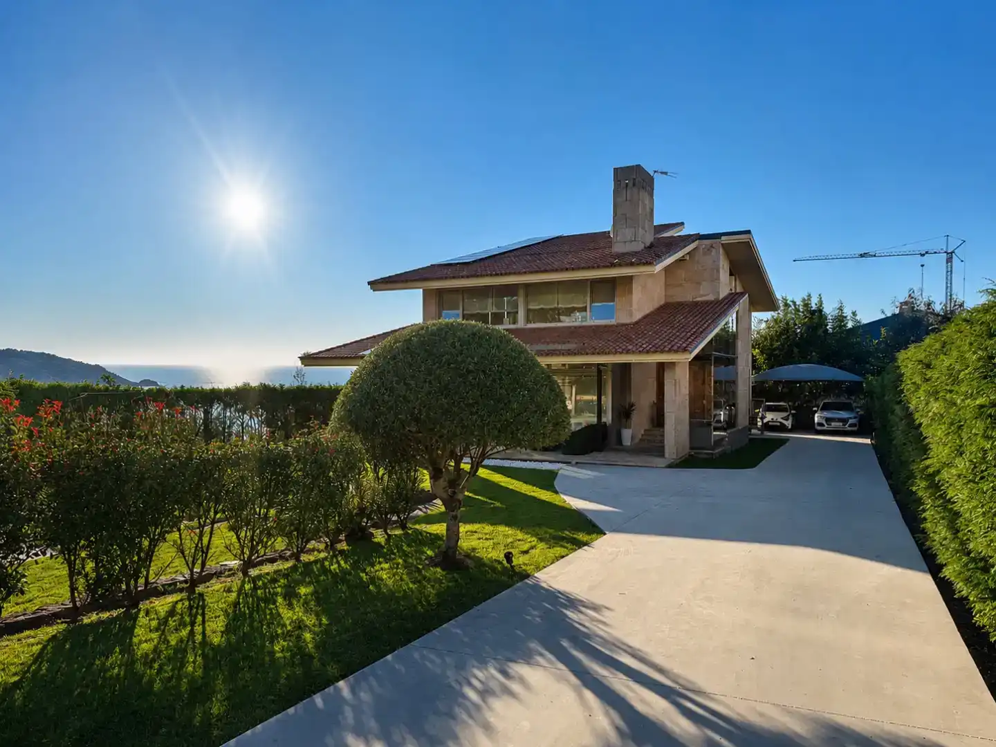 Vista exterior de Casa o xalet en venda en Vigo  amb Aire condicionat, Piscina i Balcó